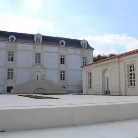 Quai Aux Vivres 57 * روشفور